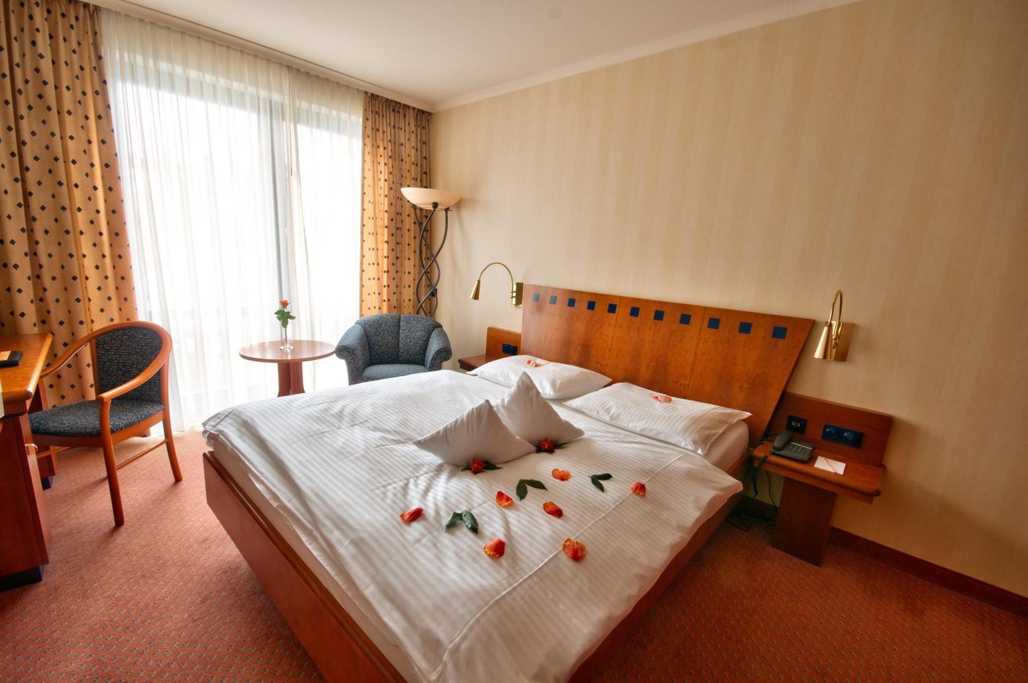 Vital Hotel Westfalen Therme Wellness Resort & Spa บัดลิพพ์ชปริงเงอ ภายนอก รูปภาพ
